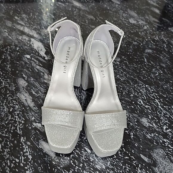 BRAND NEW MADDEN GIRL OPEN TOE ANKLE STRAP BUCKLE PLATFORM CHUNKY  HEELS SANDAL - Picture 2 of 16